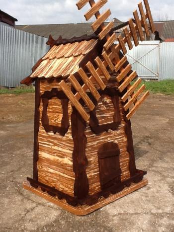 Декоративная мельница на скважину сделанная под старину.